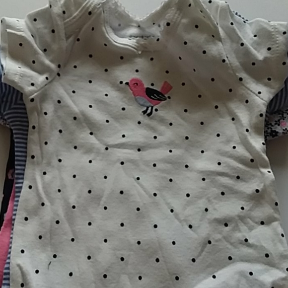 Set of 5 infant onsies - Picture 2 of 8